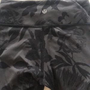 Lululemon WunderUnder Crop Rose pattern